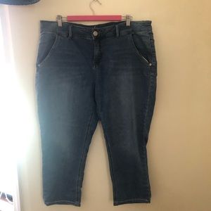 Medium dark wash denim capris